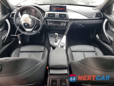 Zdjęcie 8 z 13 samochodu: 2018 BMW 330 XI VIN:WBA8D9C55JEM34919 - miniatura