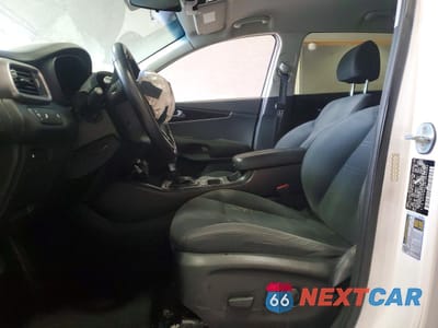 Zdjęcie 7 z 14 samochodu: 2020 KIA SORENTO LX VIN:5XYPGDA38LG645083 - miniatura