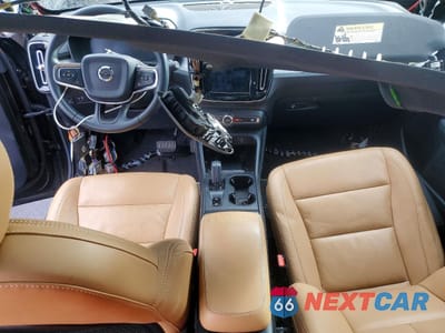 Zdjęcie 8 z 13 samochodu: 2019 VOLVO XC40 T5 MOMENTUM VIN:YV4162UK5K2053369 - miniatura