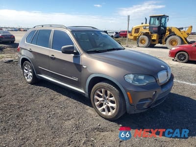 Czwarte zdjęcie samochodu z boku: 2013 BMW X5 XDRIVE35I VIN:5UXZV4C53D0B01578 - miniatura