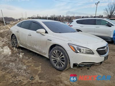 Czwarte zdjęcie samochodu z boku: 2018 BUICK LACROSSE PREMIUM VIN:1G4ZS5SS5JU106754 - miniatura