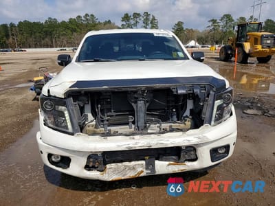 Piąte zdjęcie samochodu w środku: 2019 NISSAN TITAN PLATINUM RESERVE VIN:1N6AA1E66KN532571 - miniatura