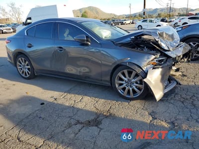 Czwarte zdjęcie samochodu z boku: 2022 MAZDA 3 PREMIUM VIN:3MZBPADL0NM308897 - miniatura