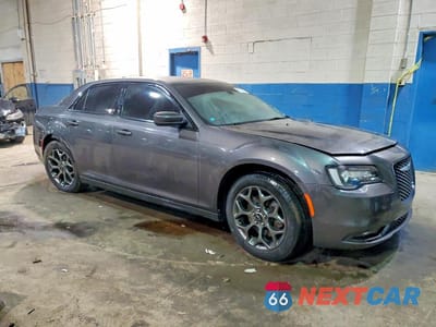 Czwarte zdjęcie samochodu z boku: 2015 CHRYSLER 300 S VIN:2C3CCAGG3FH814309 - miniatura
