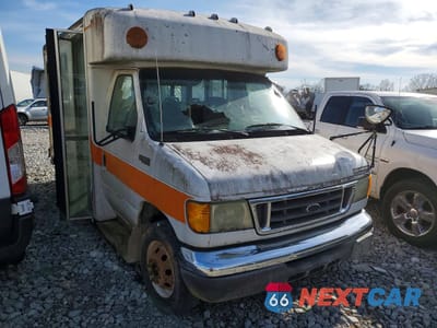 Czwarte zdjęcie samochodu z boku: 2005 FORD E350 SHUTTLE BUS VIN:1FDWE35L85HA30464 - miniatura