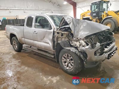 Czwarte zdjęcie samochodu z boku: 2018 TOYOTA TACOMA SR5 V6 VIN:5TFSZ5AN4JX144908 - miniatura