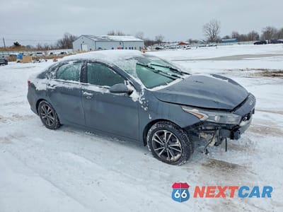 Czwarte zdjęcie samochodu z boku: 2024 KIA FORTE LXS VIN:3KPF24AD1RE725091 - miniatura