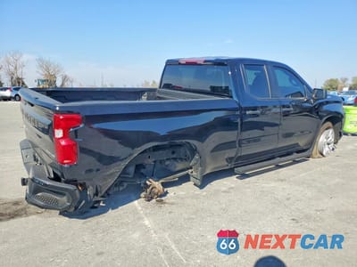 Trzecie zdjęcie samochodu z tyłu: 2020 CHEVROLET SILVERADO K1500 CUSTOM VIN:1GCRYBEK9LZ117534 - miniatura