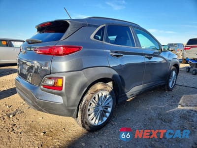Trzecie zdjęcie samochodu z tyłu: 2021 HYUNDAI KONA SEL VIN:KM8K2CAA7MU614596 - miniatura