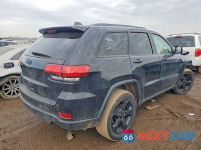 Trzecie zdjęcie samochodu z tyłu: 2019 JEEP GRAND CHEROKEE LAREDO VIN:1C4RJFAG7KC590198 - miniatura