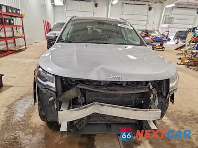 Piąte zdjęcie samochodu w środku: 2018 JEEP COMPASS LATITUDE VIN:3C4NJDBB8JT336363 - miniatura