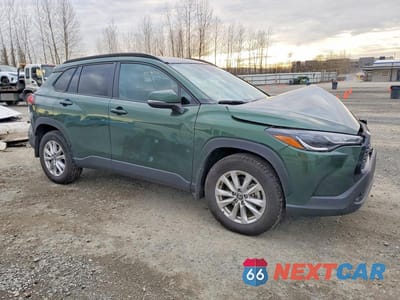 Czwarte zdjęcie samochodu z boku: 2024 TOYOTA COROLLA CROSS LE VIN:7MUCAABG7RV111641 - miniatura