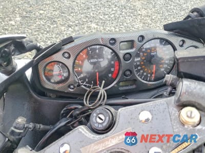 Zdjęcie 7 z 8 samochodu: 2004 SUZUKI GSX1300 R VIN:JS1GW71A642105353 - miniatura