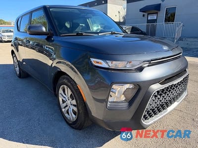 Czwarte zdjęcie samochodu z boku: 2020 KIA SOUL LX VIN:KNDJ23AU7L7011770 - miniatura