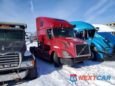 2017 VOLVO VN VNL 4V4NC9EH4HN965821 - główne zdjęcie licytacji z USA - miniatura