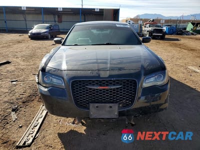 Piąte zdjęcie samochodu w środku: 2021 CHRYSLER 300 S VIN:2C3CCABG0MH532732 - miniatura