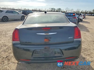 Zdjęcie 6 z 12 samochodu: 2019 CHRYSLER 300 TOURING VIN:2C3CCAAG3KH682929 - miniatura