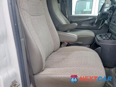 Zdjęcie 10 z 12 samochodu: 2014 CHEVROLET EXPRESS G3500 UTILITY / SERVICE TRUCK VIN:1GB0G2CG4E1200899 - miniatura