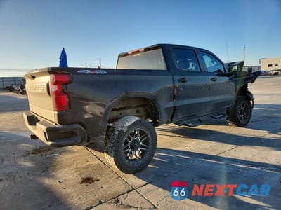 Trzecie zdjęcie samochodu z tyłu: 2020 CHEVROLET SILVERADO K1500 VIN:3GCUYAEF0LG337118 - miniatura