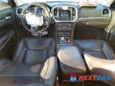 Zdjęcie 8 z 12 samochodu: 2021 CHRYSLER 300 TOURING VIN:2C3CCAAG1MH512071 - miniatura