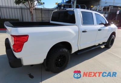 Trzecie zdjęcie samochodu z tyłu: 2019 NISSAN TITAN S VIN:1N6AA1EK6KN518926 - miniatura