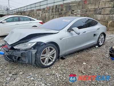2014 TESLA MODEL S 5YJSA1H16EFP54943 - główne zdjęcie licytacji z USA - miniatura