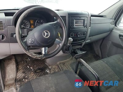 Zdjęcie 8 z 13 samochodu: 2014 MERCEDES-BENZ SPRINTER 2500 VIN:WD3BE8DC2E5884864 - miniatura