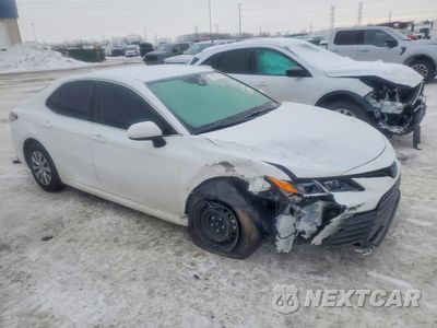 Czwarte zdjęcie samochodu z boku: 2023 TOYOTA CAMRY LE VIN:4T1C31AKXPU608908 - miniatura