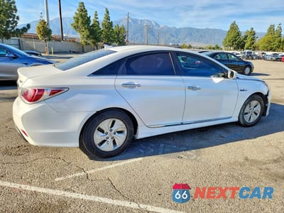 Trzecie zdjęcie samochodu z tyłu: 2013 HYUNDAI SONATA HYBRID VIN:KMHEC4A41DA094018 - miniatura