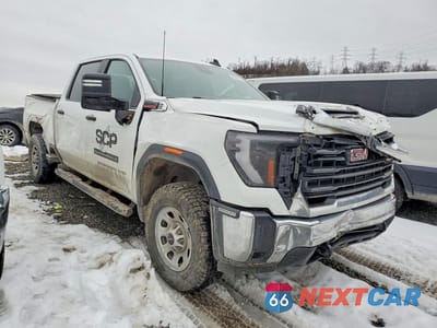 Czwarte zdjęcie samochodu z boku: 2024 GMC SIERRA K2500 HEAVY DUTY VIN:1GT49LEY8RF421658 - miniatura