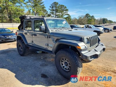 Czwarte zdjęcie samochodu z boku: 2020 JEEP WRANGLER UNLIMITED SPORT VIN:1C4HJXDG9LW348784 - miniatura