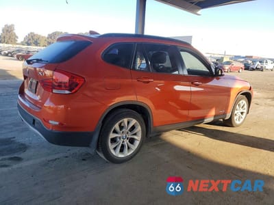 Trzecie zdjęcie samochodu z tyłu: 2013 BMW X1 XDRIVE28I VIN:WBAVL1C51DVR89913 - miniatura