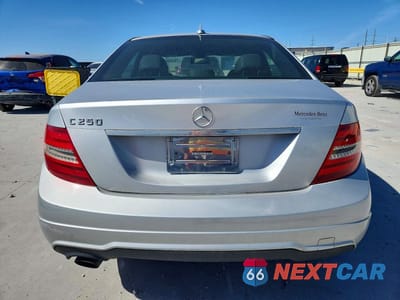 Zdjęcie 6 z 11 samochodu: 2012 MERCEDES-BENZ C 250 VIN:WDDGF4HB9CA619727 - miniatura