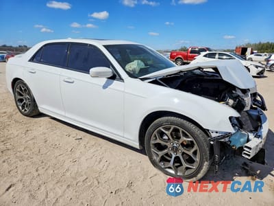 Czwarte zdjęcie samochodu z boku: 2018 CHRYSLER 300 S VIN:2C3CCABG7JH243729 - miniatura