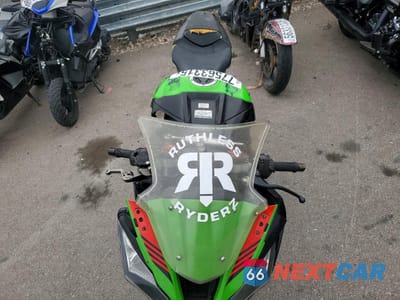 Piąte zdjęcie samochodu w środku: 2011 KAWASAKI ZX1000 J VIN:JKAZXCJ13BA003509 - miniatura