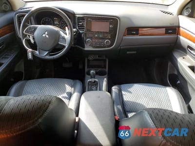 Zdjęcie 8 z 13 samochodu: 2015 MITSUBISHI OUTLANDER GT VIN:JA4JZ4AX6FZ001424 - miniatura