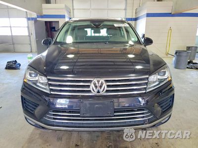 Piąte zdjęcie samochodu w środku: 2016 VOLKSWAGEN TOUAREG SPORT VIN:WVGEF9BP3GD012239 - miniatura