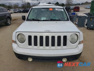 Piąte zdjęcie samochodu w środku: 2014 JEEP PATRIOT LATITUDE VIN:1C4NJPFA2ED927982 - miniatura