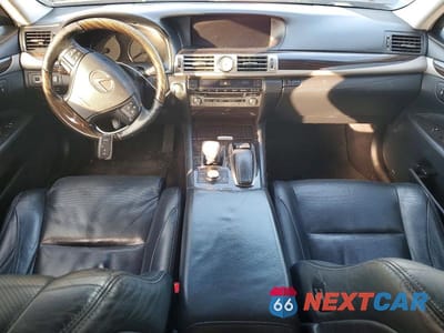Zdjęcie 8 z 11 samochodu: 2015 LEXUS LS 460 VIN:JTHCL5EF2F5024521 - miniatura