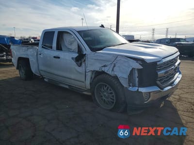 Czwarte zdjęcie samochodu z boku: 2018 CHEVROLET SILVERADO K1500 LTZ VIN:1GCVKSEC3JZ308937 - miniatura