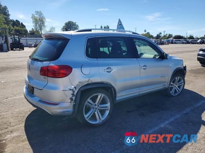 Trzecie zdjęcie samochodu z tyłu: 2016 VOLKSWAGEN TIGUAN S VIN:WVGAV7AX1GW086495 - miniatura