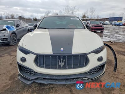 Piąte zdjęcie samochodu w środku: 2017 MASERATI LEVANTE VIN:ZN661XUA3HX257870 - miniatura