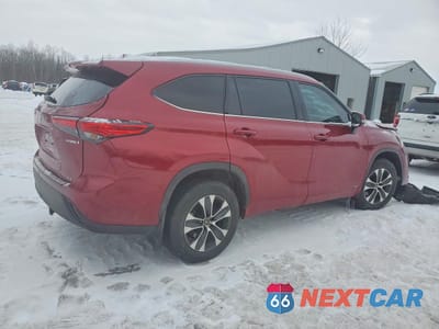 Trzecie zdjęcie samochodu z tyłu: 2022 TOYOTA HIGHLANDER HYBRID XLE VIN:5TDGBRCH4NS560512 - miniatura