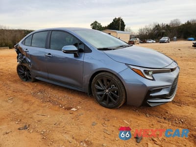 Czwarte zdjęcie samochodu z boku: 2025 TOYOTA COROLLA XSE VIN:5YFT4MCE0SP242716 - miniatura