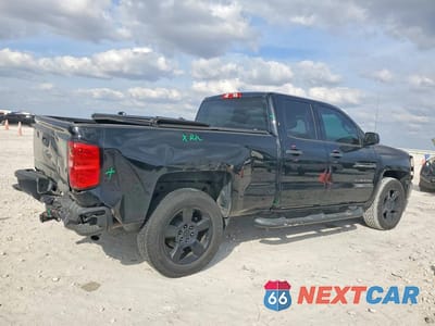 Trzecie zdjęcie samochodu z tyłu: 2018 CHEVROLET SILVERADO K1500 CUSTOM VIN:1GCVKPEC7JZ211057 - miniatura