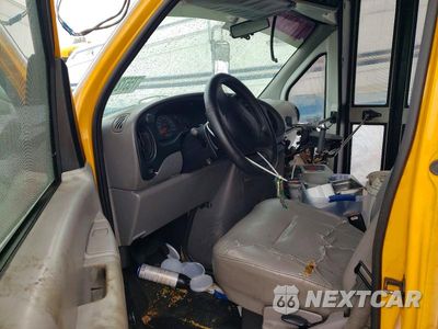 Zdjęcie 8 z 13 samochodu: 2002 FORD ECONOLINE E350 SUPER DUTY CUTAWAY VAN VIN:1FDSE35F22HA82659 - miniatura