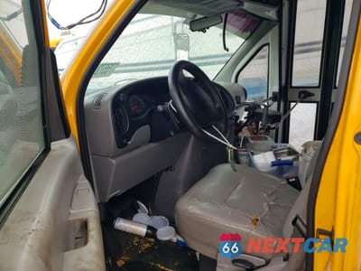 Zdjęcie 8 z 13 samochodu: 2002 FORD ECONOLINE E350 SUPER DUTY CUTAWAY VAN VIN:1FDSE35F22HA82659 - miniatura