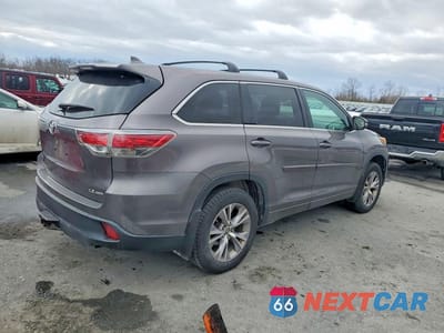 Trzecie zdjęcie samochodu z tyłu: 2016 TOYOTA HIGHLANDER LE VIN:5TDBKRFH8GS254695 - miniatura