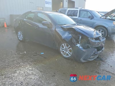 Czwarte zdjęcie samochodu z boku: 2016 SCION IA BASE VIN:3MYDLBZV2GY106471 - miniatura