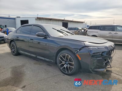 Czwarte zdjęcie samochodu z boku: 2025 BMW I7 EDRIVE50 VIN:WBY43EJ04SCT21222 - miniatura